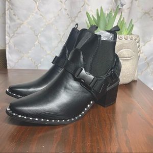 New Fashion Nova buckle booties size 8